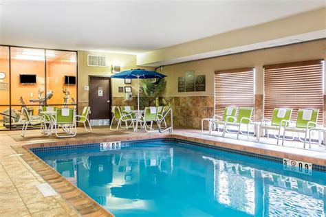 Comfort Inn & Suites Kansas City Northeast Kansas City | Bookonline.com