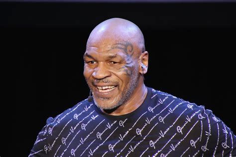 Mike Tyson all smiles, greets fans in Miami after punching man on plane ...