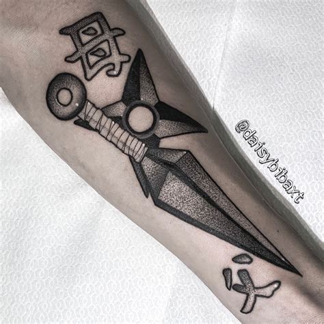 daisybibaxt:naruto--kunai-x-shuriken-tattoo-naruto-tattoo-kunai-shuriken-blackwork-anime-manga