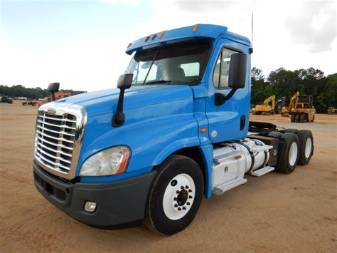 2013 FREIGHTLINER COLUMBIA Day Cab Truck