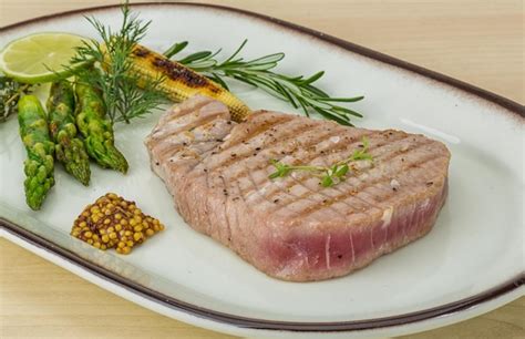 Premium Photo | Grilled tuna steak