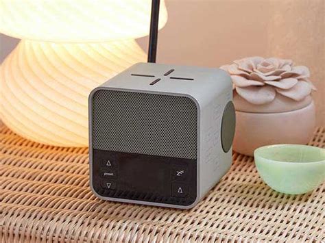 Lexon Oslo News Lite Bluetooth FM Radio with Wireless Charger and Alarm ...