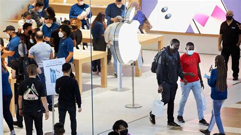 Apple Stock: Apple Schedules Second Fall Product Launch Event | Investor's Business Daily