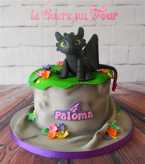 Toothless cake for a little girl. All edible Dragon Birthday Parties, Dragon Party, Birthday ...