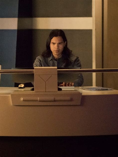 Cisco Ramon - The Flash Season 7 Episode 4 - TV Fanatic