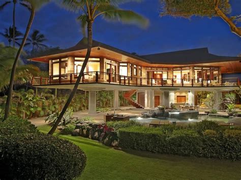 Panoramic Beachfront Home set in Paia, Hawaii – Interior Design Ideas ...