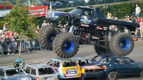 Out Of Control Monster Truck Crashes Into Crowd - YouTube