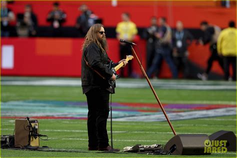 Chris Stapleton Performs National Anthem at Super Bowl 2023 - Watch ...