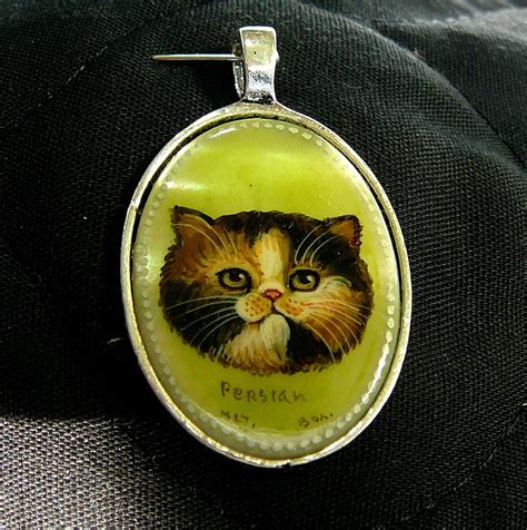 Hand Painted Persian Cat Cameo Pendant by SylCameoJewelsStore