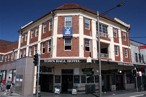 Sydney - City and Suburbs: Newtown, Town Hall Hotel