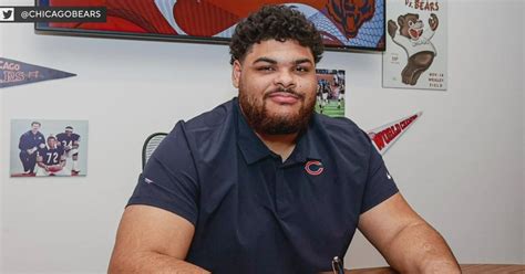 Chicago Bears sign 3 of the team's top draft picks - CBS Chicago