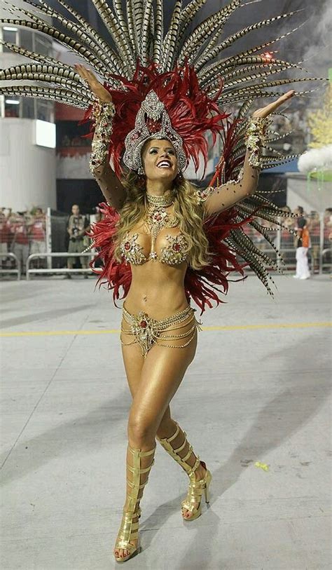 Pin van Clara Olsson op C A R N I V A L | Brazilië carnaval, Carnaval ...