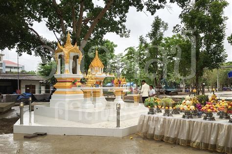 ศาลพระภูมิ ร้านอัศวศิลป์ • Srinakharinwirot University