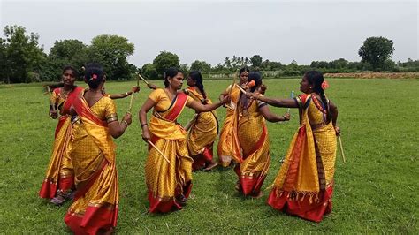 Telangana Folk Dance - తెలంగాణా పల్లె నృత్యం || telangana famous dance ...