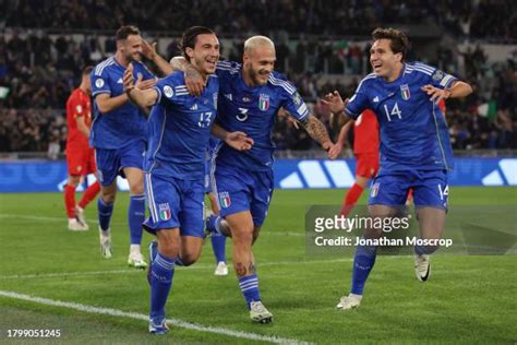 Matteo Darmian Italy Photos and Premium High Res Pictures - Getty Images