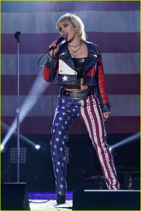 Watch Miley Cyrus Perform 'Party in the USA' for NYE Special! (Video) | Photo 1304165 - Photo ...