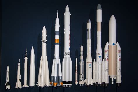 Fotoğraf : teknoloji, roket, Modeller, Esa, Silah aksesuar, V2 roketi, Ariane 5 fırlatıcı ...