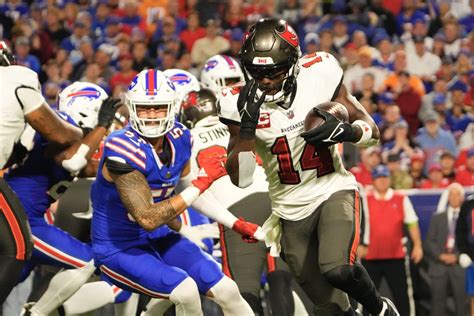 Tampa Bay Buccaneers Wide Receiver Chris Godwin Makes Franchise Mark ...