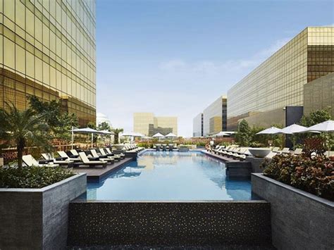 hyatt-manila-building-pool-600 - Wheelchair Travel