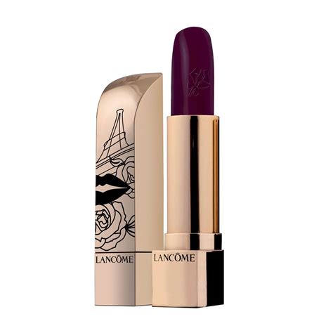 Everybody Looks Great in Plum-Colored Lipstick