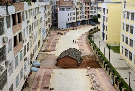 Photos of Chinese nail houses that defy developers - Business Insider