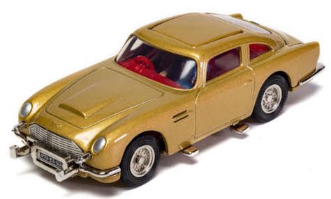 Diecast model cars Aston Martin DB5 1/43 Corgi gold James Bond 007 ...