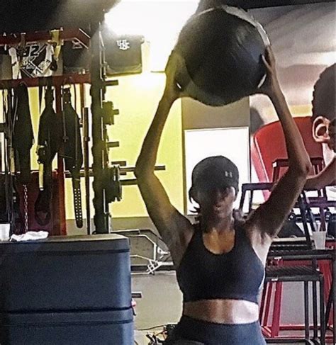 Michelle Obama bares abs in 'inspirational' workout photo