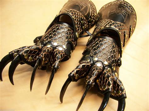 Black and copper dragonscale clawed gauntlets, all hand tooled, dyed, and assembled. | Heart ...