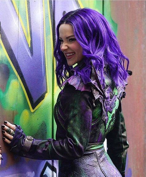 A mal é PERFEITA ️👑😍 . . . #dovelies #dovelie #dovecameron #disneydescendants #livandmaddie #mal ...