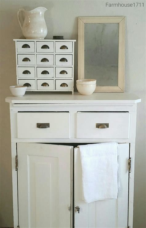 Farmhouse1711: Small White Chest of Drawers