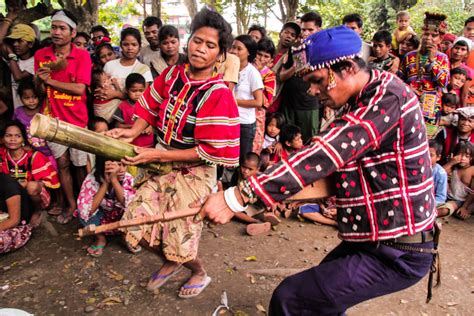 Classify Matigsalog Manobo man