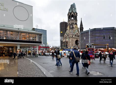 BERLIN, GERMANY-DECEMBER 22, 2014: Crowded streets in center of Stock ...