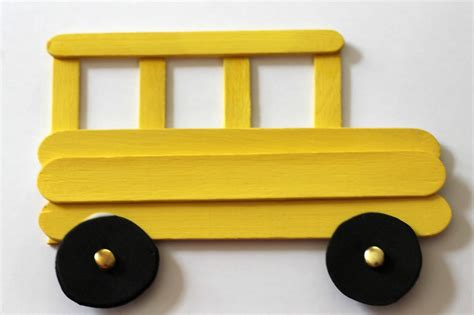 This craft stick school bus frame is easy for kids to make and a fun way to celebrate back to ...