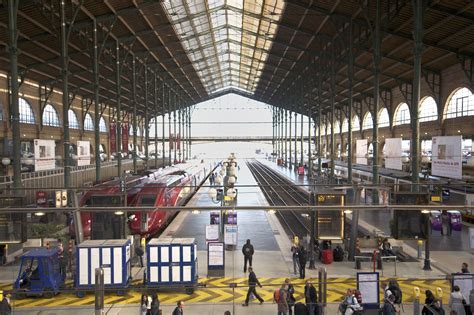 File:Gare du Nord intérieur.jpg - Wikimedia Commons