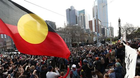 Aboriginal flag: Australian government secures copyright after row - BBC News