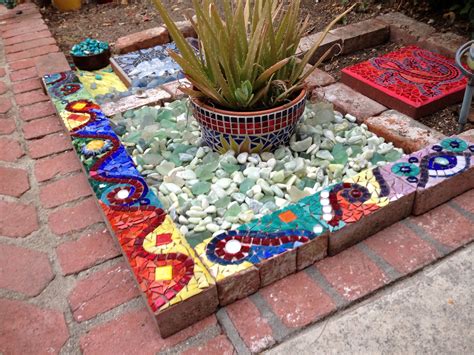 Mosaic brick border | Mosaic garden art, Mosaic diy, Mosaic garden