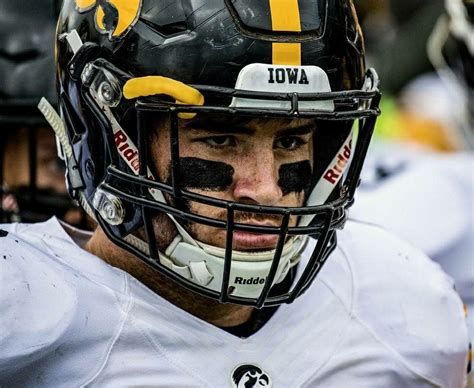 Pin by Jeffrey Wilen on Iowa Hawkeyes | Football helmets, Helmet, Iowa hawkeyes