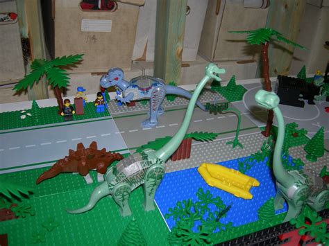 LEGO Jurassic Park TheyMightBeBricks MOC from 2010 - dinosaur park | Lego jurassic park ...