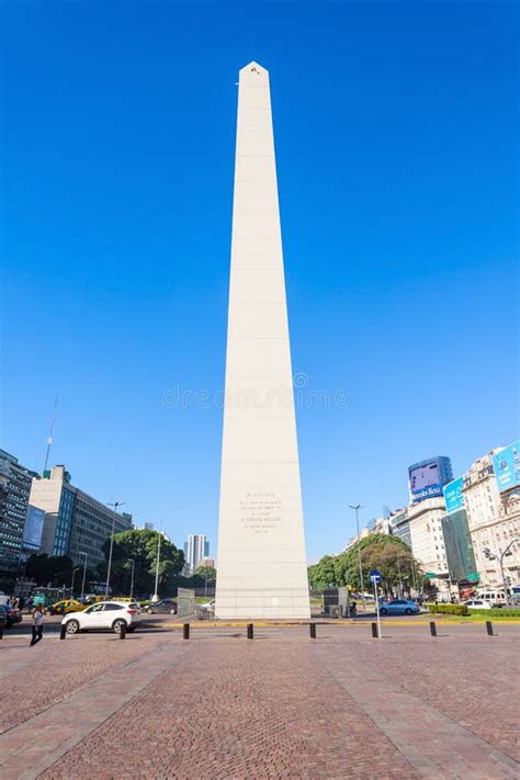 Sinal E Obelisco De Buenos Aires Foto de Stock Editorial - Imagem de ...