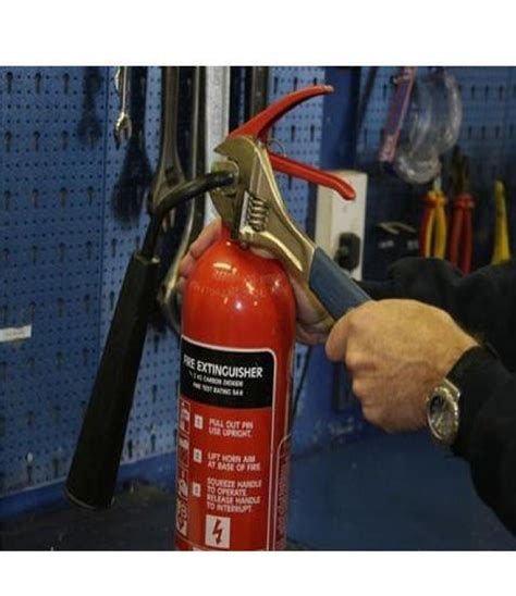 Fire Extinguisher Installation Service at Rs 1000 in Navi Mumbai | ID ...