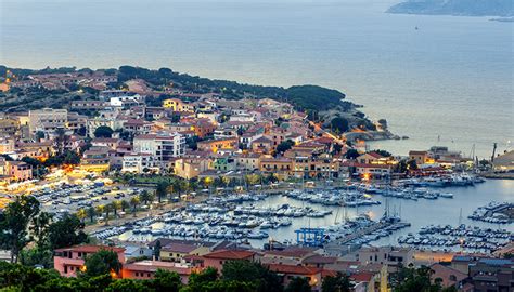 Palau, la Sardaigne vue de la pointe Nord