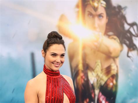 Gal Gadot Filmed 'Wonder Woman' Scenes While 5 Months Pregnant | SELF