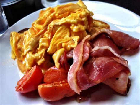 Scrambled eggs on toast with bacon and tomato at Morris Jo… | Flickr