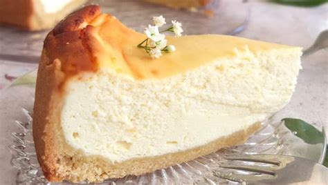 Traditional German Cheesecake (Käsekuchen) - with or without quark