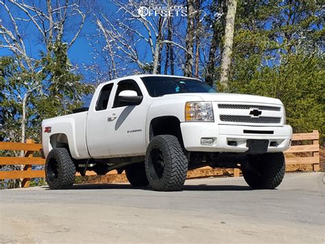 2010 Chevrolet Silverado 1500 Hostile Alpha Rough Country | Custom Offsets