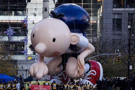 Macy's Thanksgiving Day Parade Viewers Wonder What's Up with Deflated ...