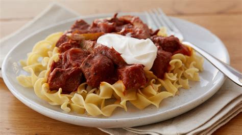 Slow-Cooker Hungarian Goulash Recipe - BettyCrocker.com