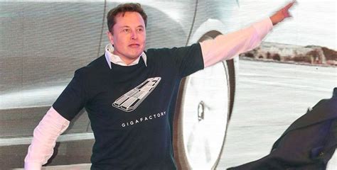 Elon Musk Dancing In Bizarre Video Looks Like Every Awkward Uncle At ...