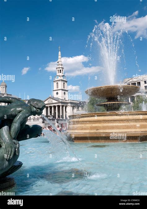 Statue and Fountains,Trafalgar Square, London,UK Stock Photo - Alamy