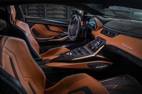 Descubrir 32+ imagen lamborghini sian interior - Abzlocal.mx